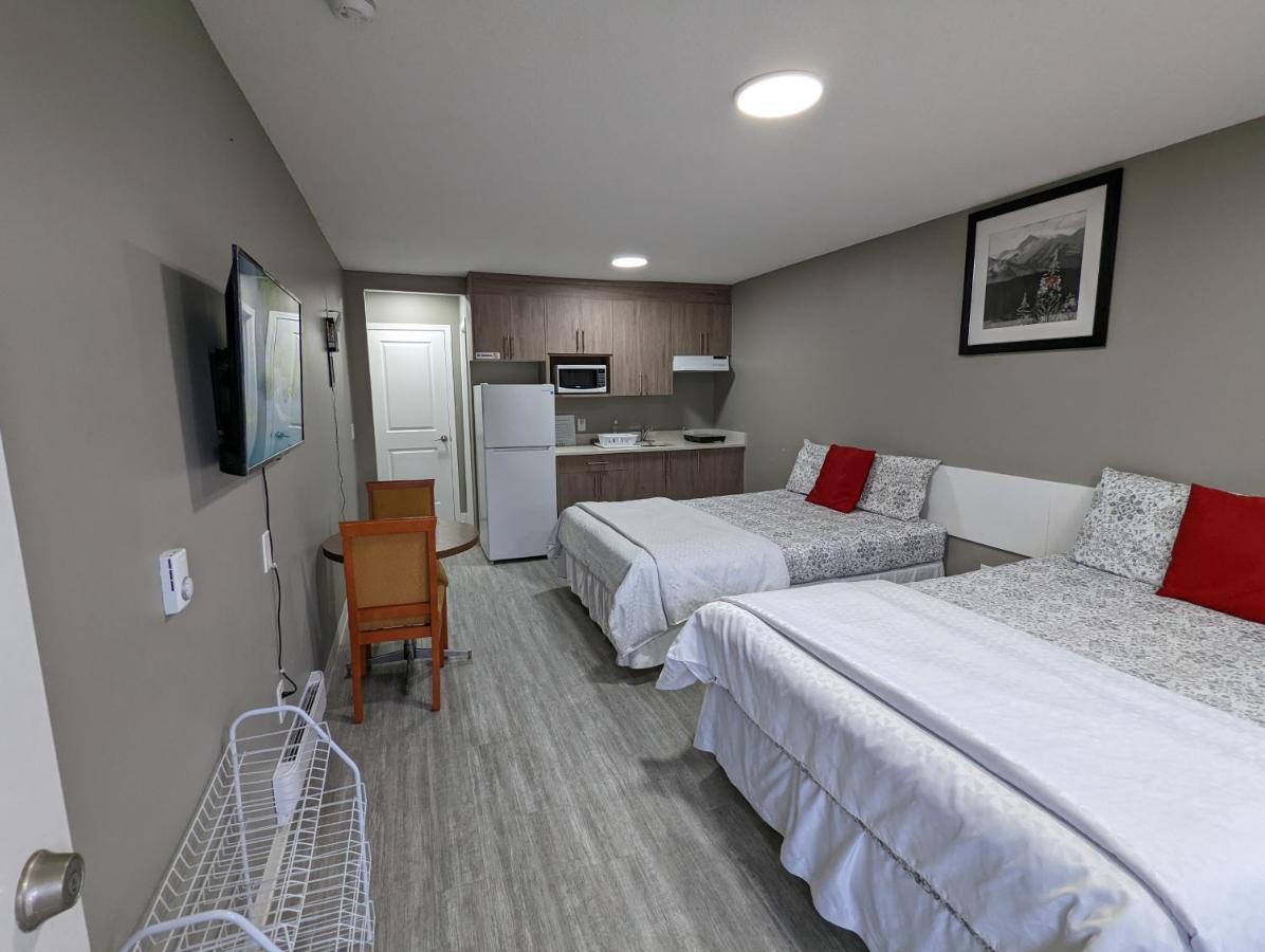 Riverside Motel Медисин-Хат Экстерьер фото