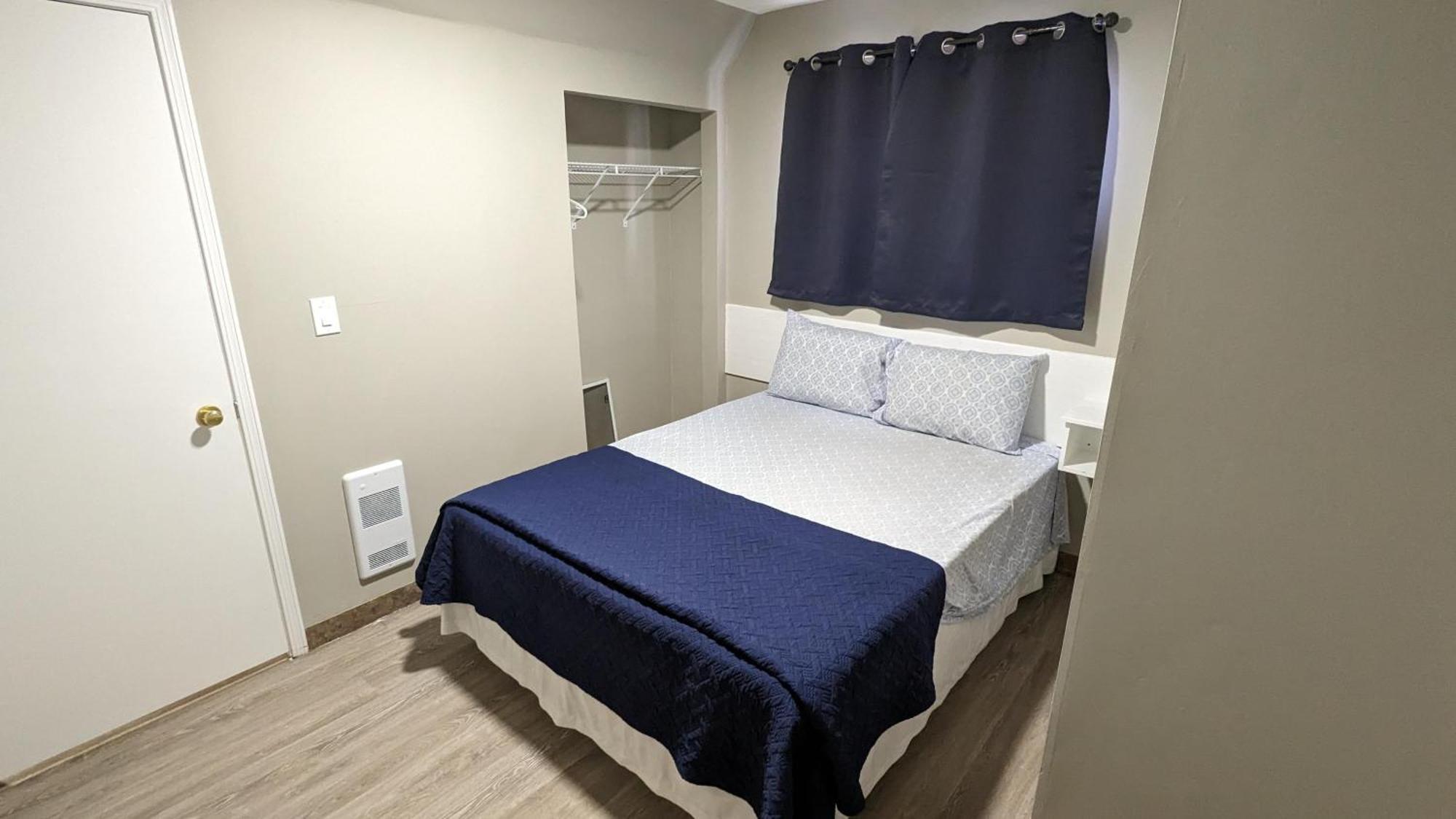 Riverside Motel Медисин-Хат Номер фото